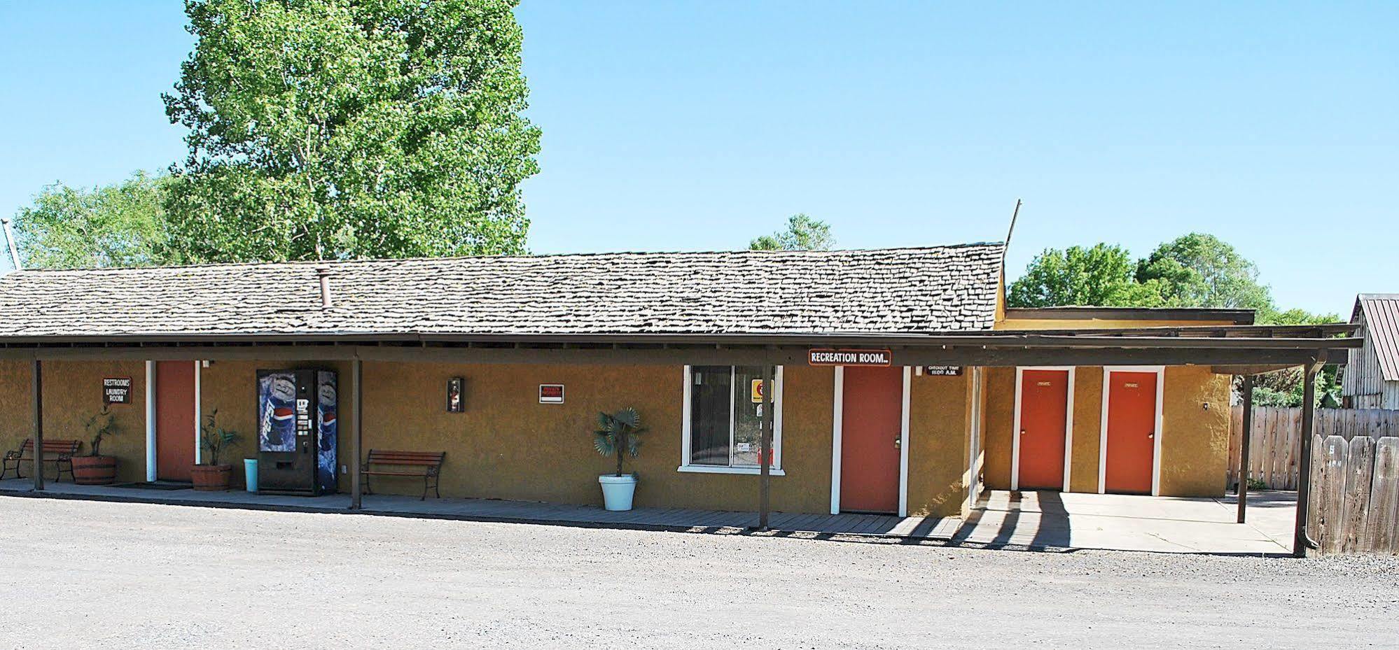 Oregon Motel 8 And Rv Park 클라마스 팔스 외부 사진