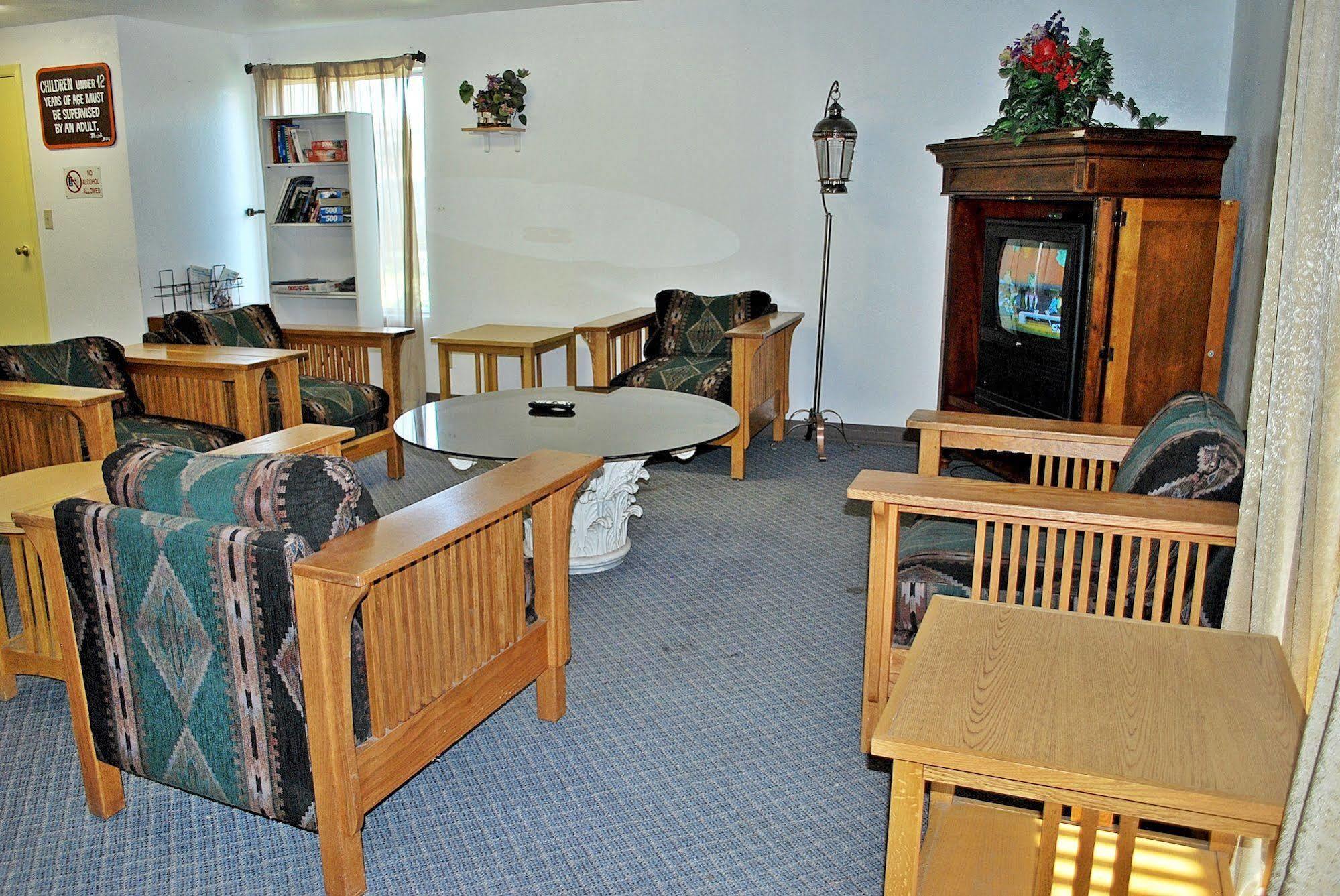 Oregon Motel 8 And Rv Park 클라마스 팔스 외부 사진